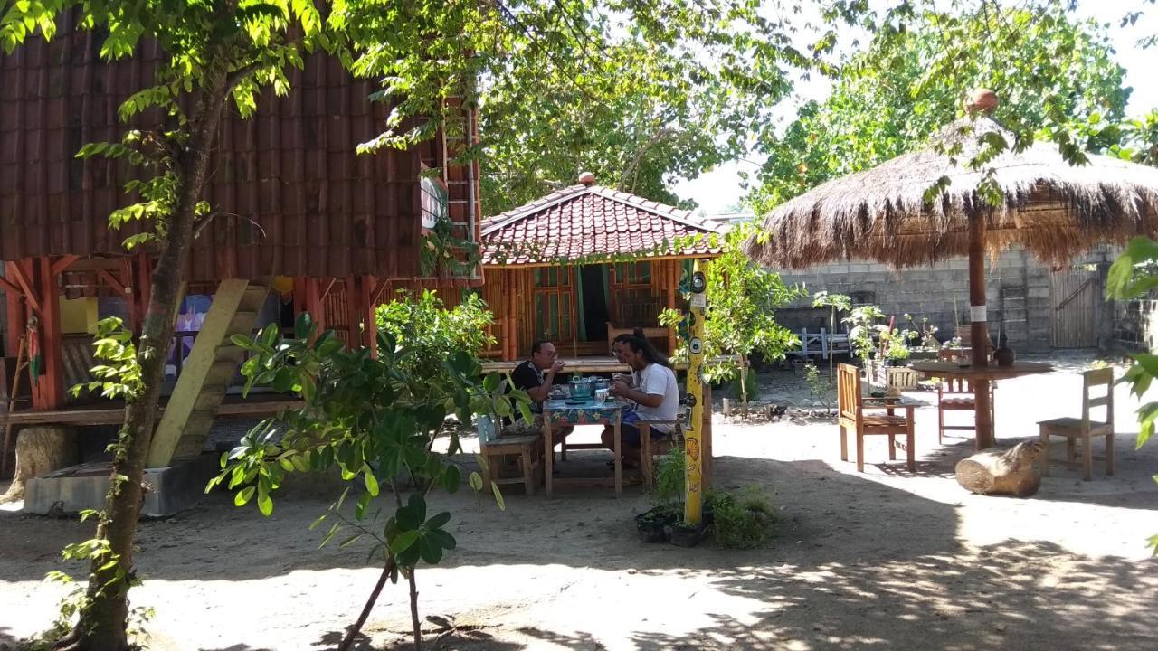 Harry'S Ocean House Watukarung Homestay Kalak Экстерьер фото