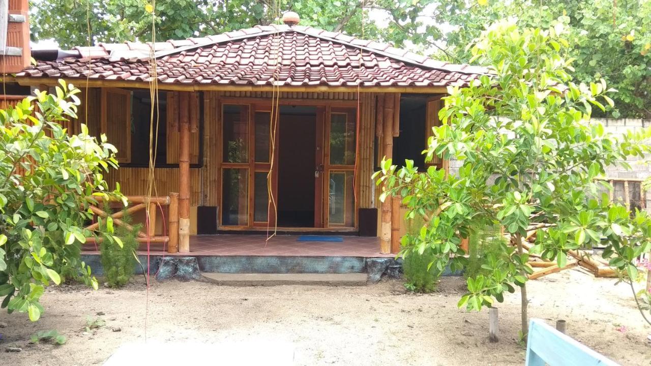 Harry'S Ocean House Watukarung Homestay Kalak Экстерьер фото