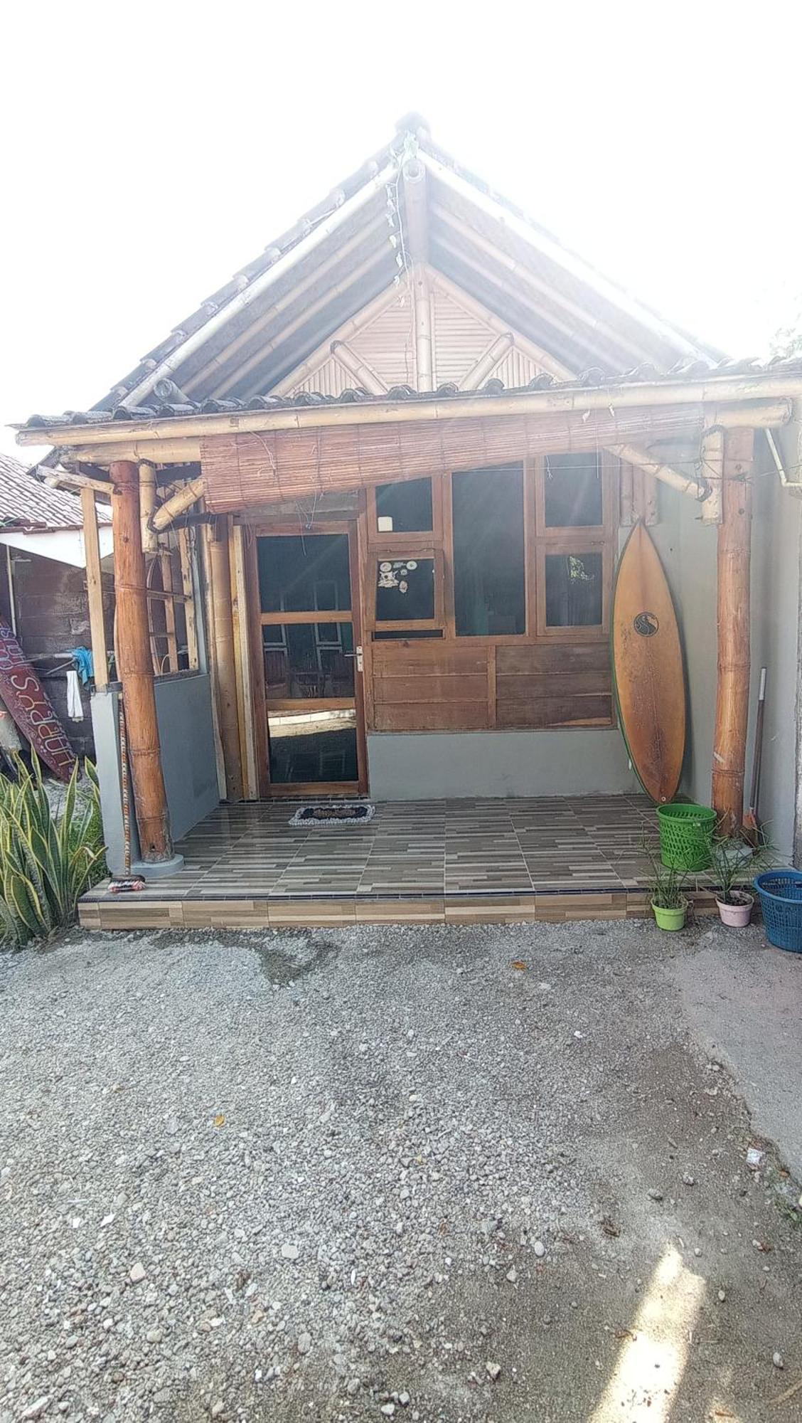 Harry'S Ocean House Watukarung Homestay Kalak Номер фото