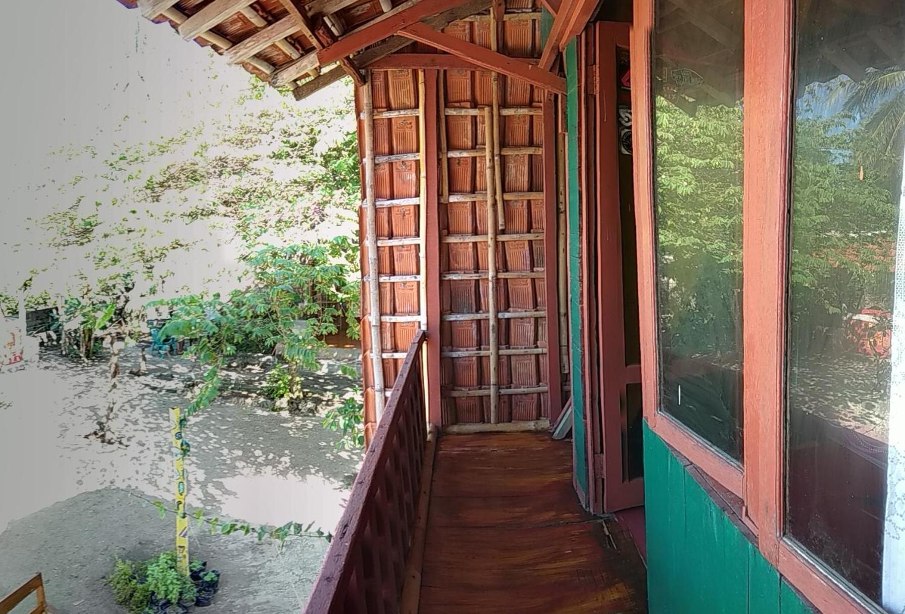 Harry'S Ocean House Watukarung Homestay Kalak Номер фото