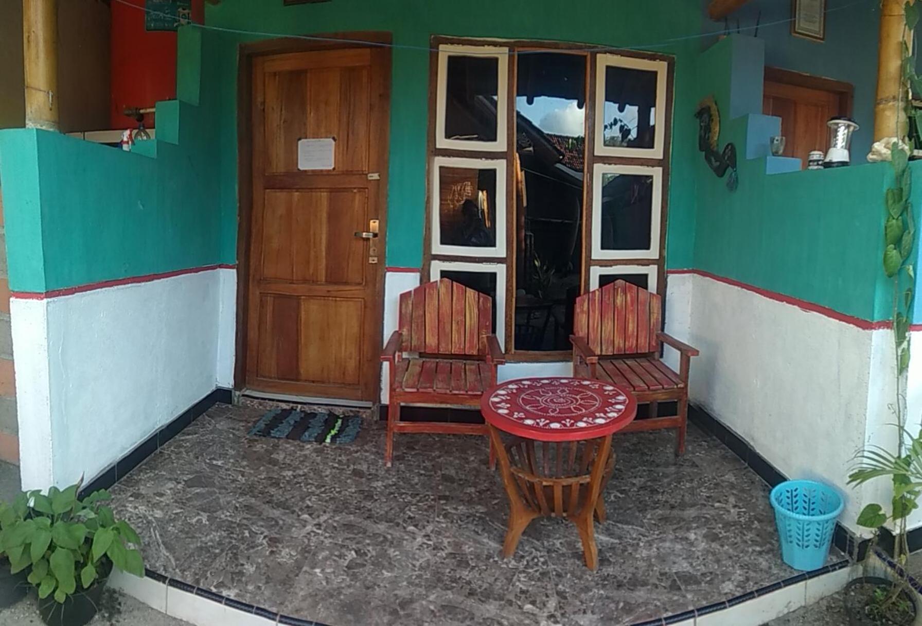 Harry'S Ocean House Watukarung Homestay Kalak Номер фото