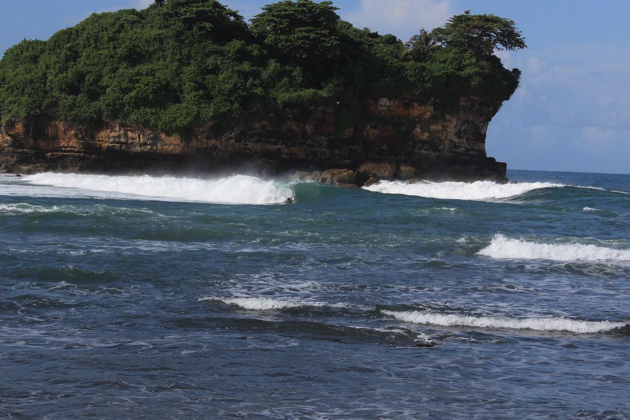 Harry'S Ocean House Watukarung Homestay Kalak Экстерьер фото