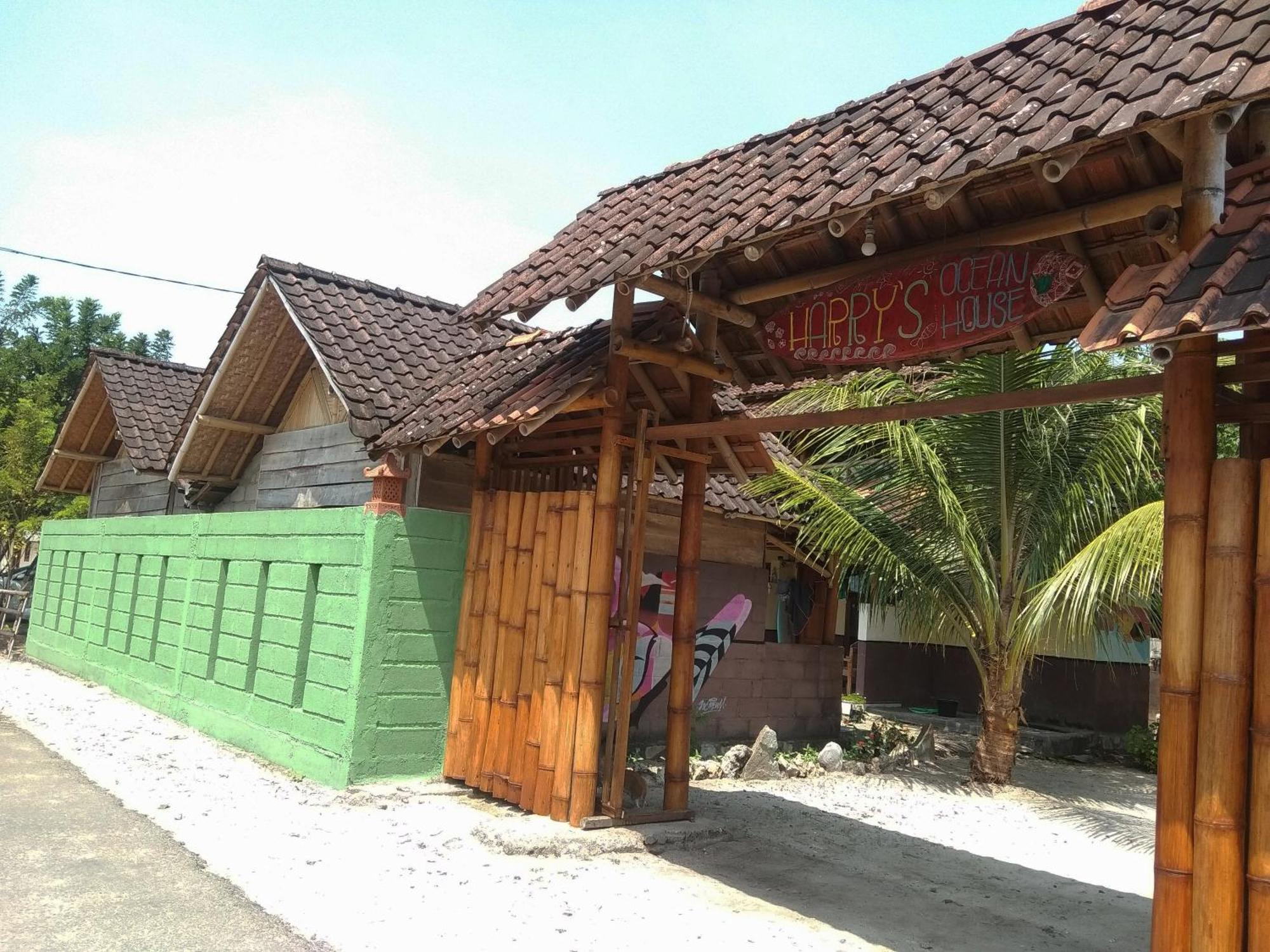 Harry'S Ocean House Watukarung Homestay Kalak Экстерьер фото