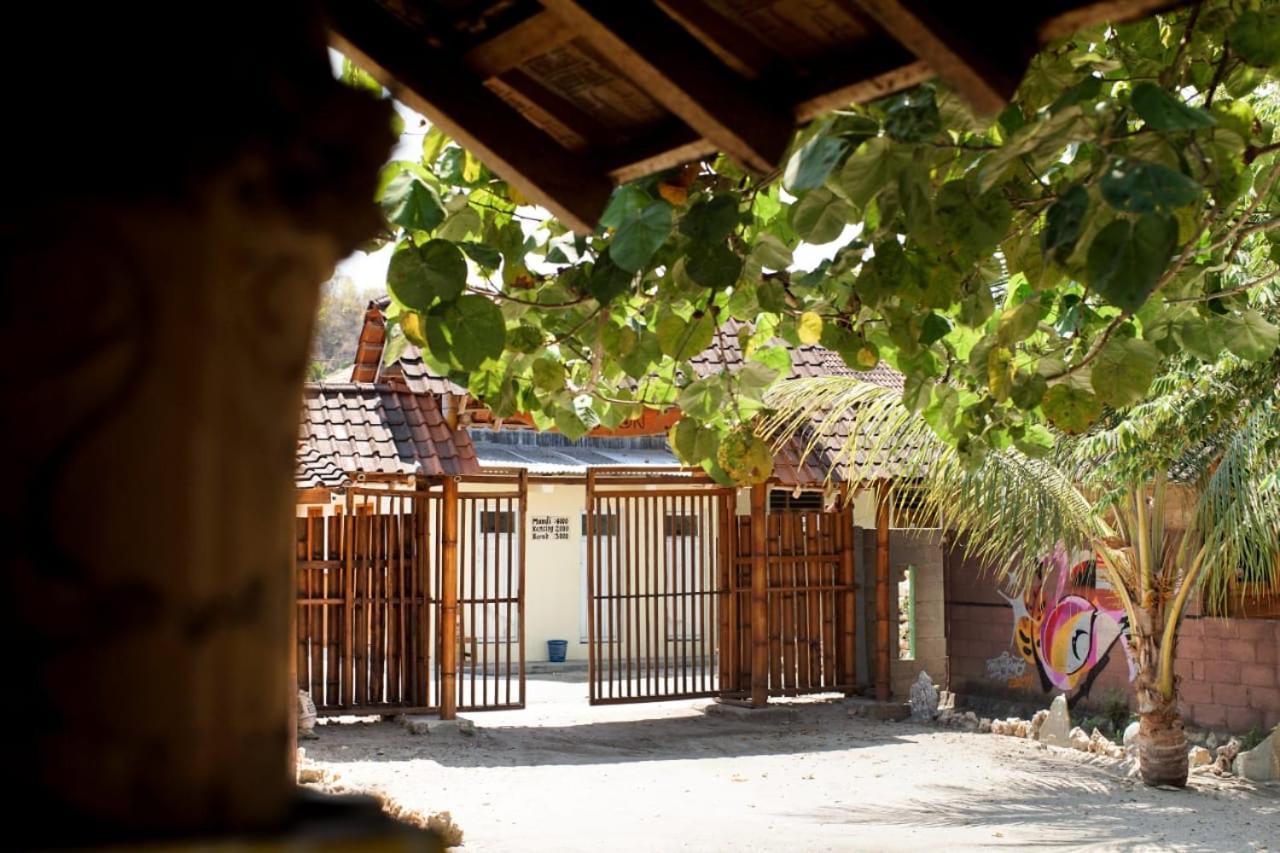 Harry'S Ocean House Watukarung Homestay Kalak Экстерьер фото