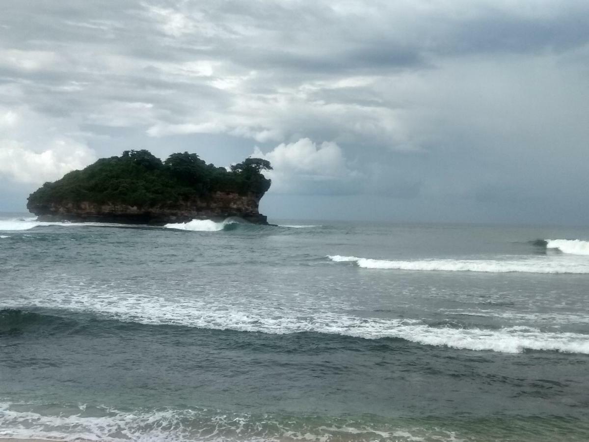 Harry'S Ocean House Watukarung Homestay Kalak Экстерьер фото
