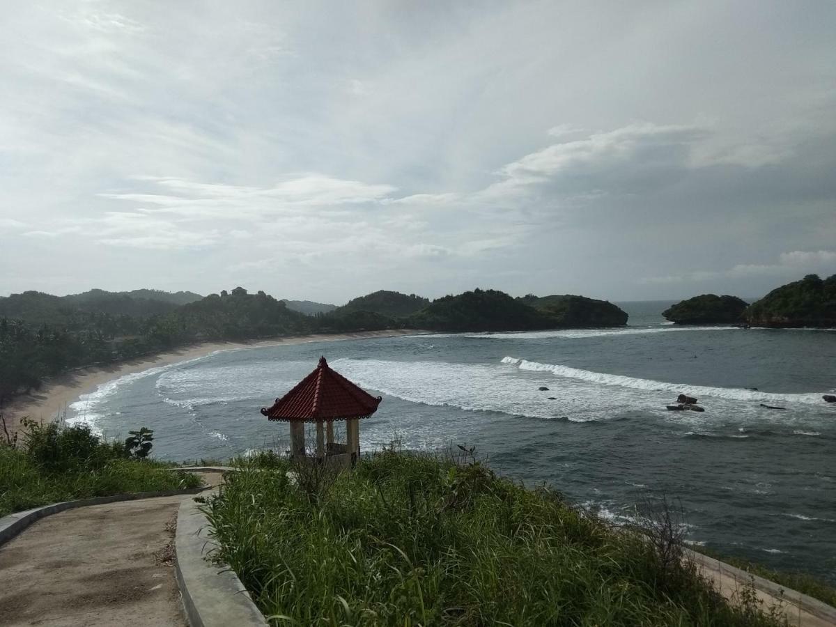 Harry'S Ocean House Watukarung Homestay Kalak Экстерьер фото